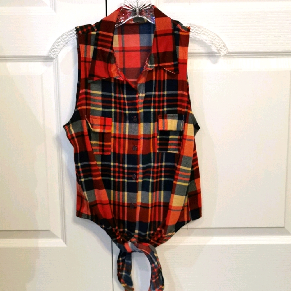 FRONT TIE PLAID SLEEVELESS SHIRT